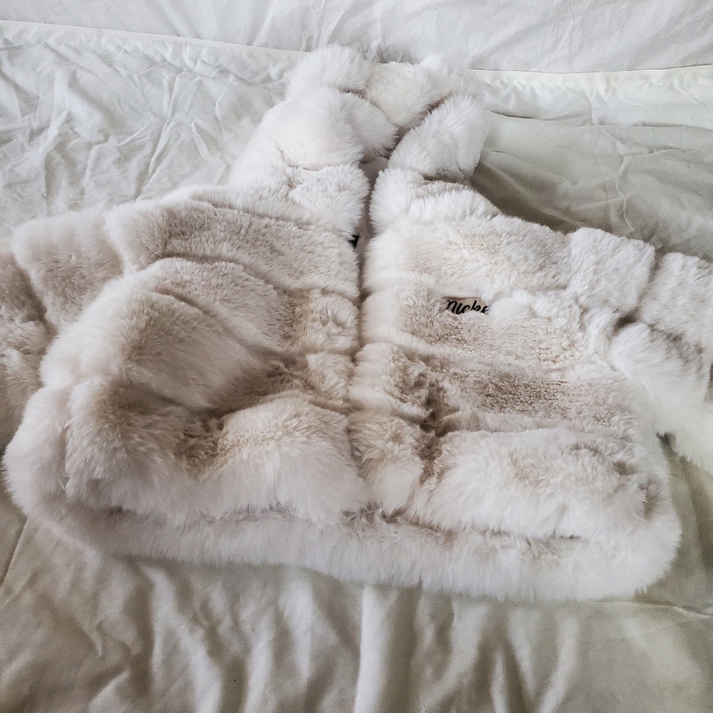 Forever 21 Disney. White Faux Fur Jacket